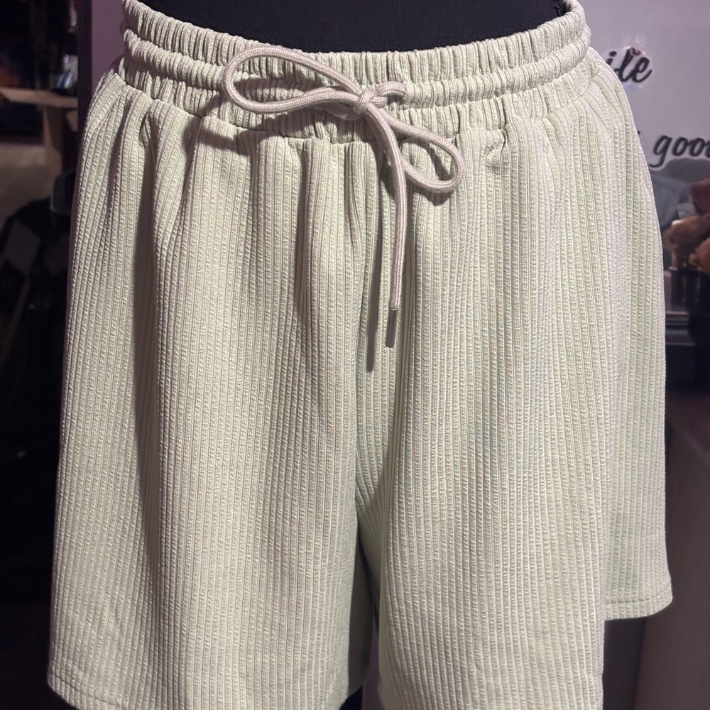 NWOT YOZY Waffle Knit Drawstring Women Shorts - Light Sage